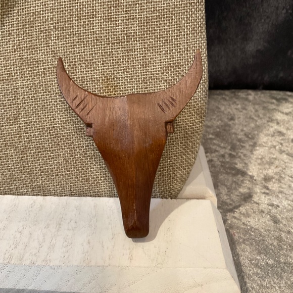 Vintage Wood Hand Carved Long Horn Cow Scarf Holder - Picture 2 of 3